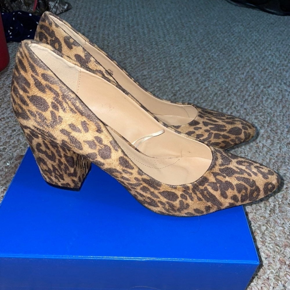 Leopard Print Pumps - Picture 2 of 4